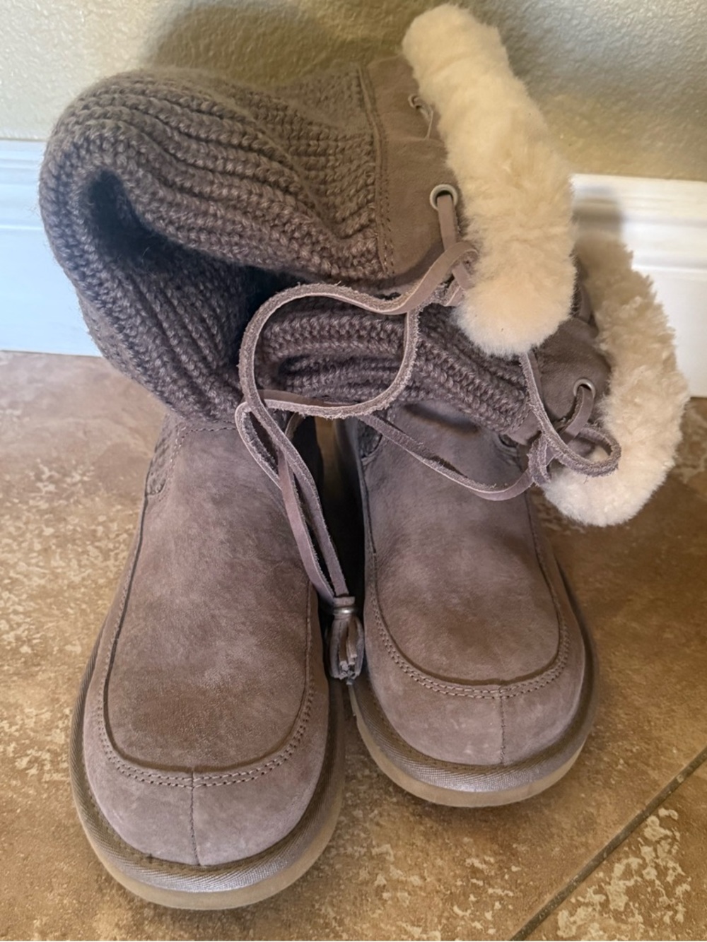 UGG Australia Women Suburb Tall Crochet Sheepskin Boots  Grey 5733 Size 7 - New